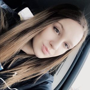 Meet your Posher, Kayla